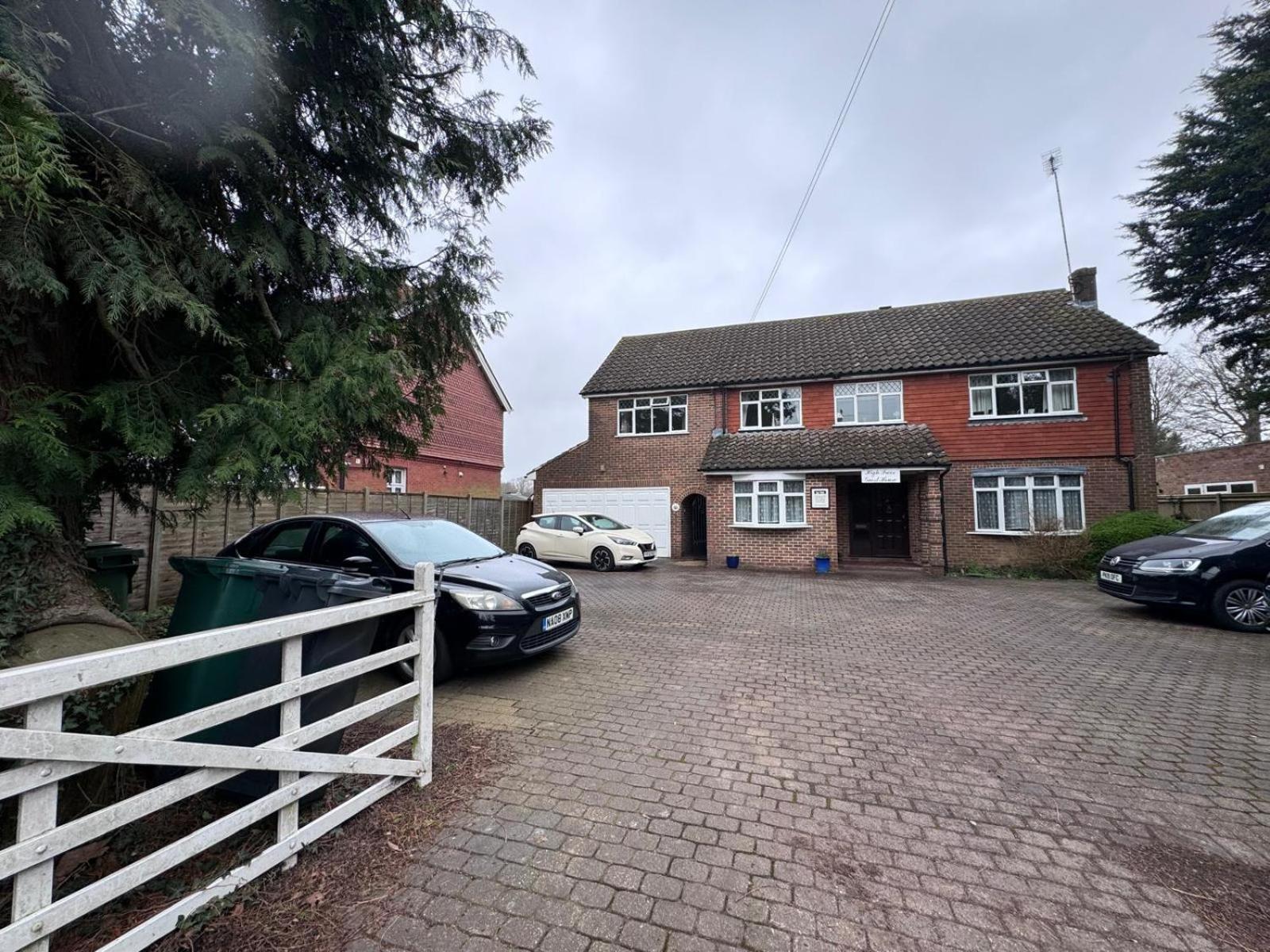 High Trees Guest House Gatwick Horley Zewnętrze zdjęcie