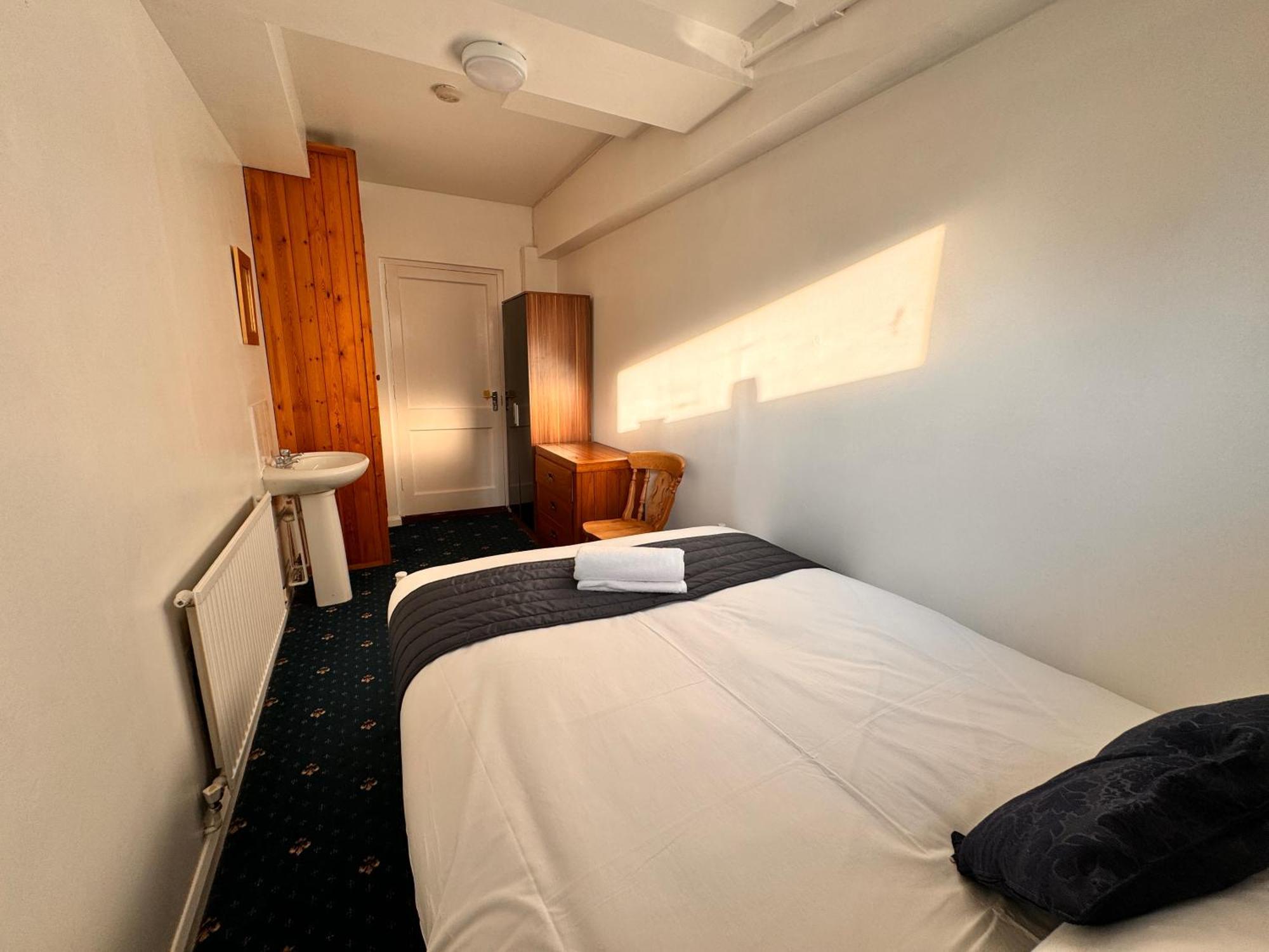 High Trees Guest House Gatwick Horley Zewnętrze zdjęcie